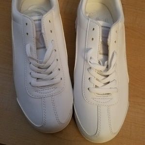 All White Pumas Roma
